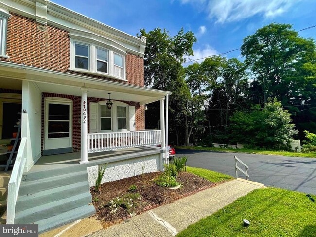 Building Photo - 692 Lenni Rd