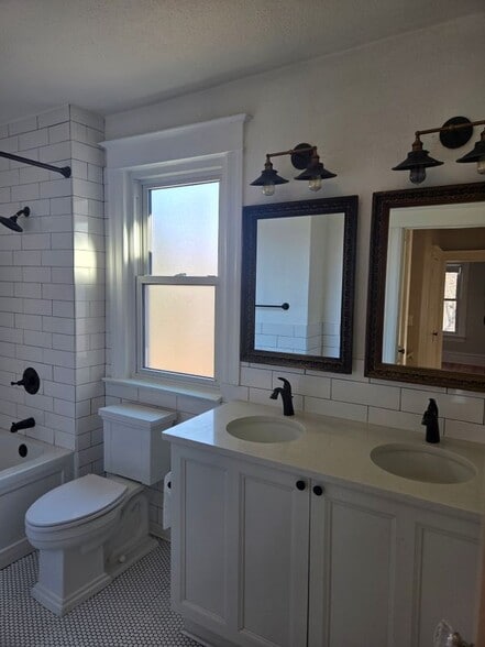 Building Photo - 2 Pennsylvania St