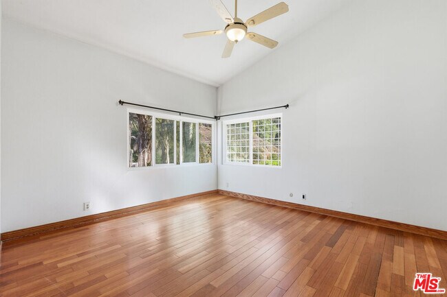 Building Photo - 4345 Canoga Ave