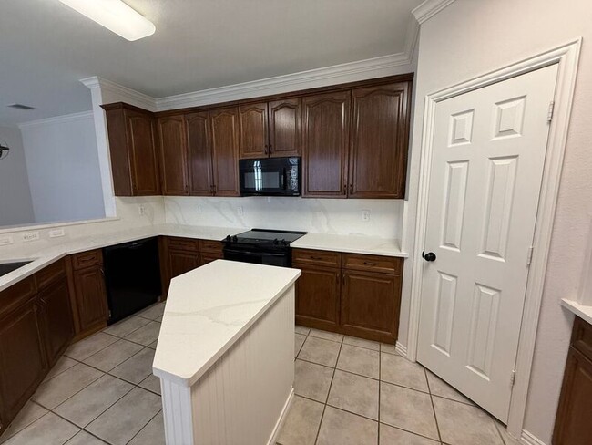 Building Photo - 17007 Vinland Dr