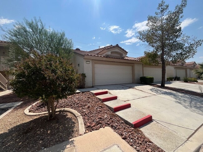 Building Photo - Sunny 2-Bed, 2-Bath in gated community!