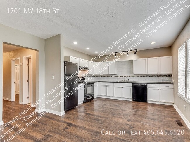 Building Photo - Beautiful 2 bed, 2 bath updated duplex in ...