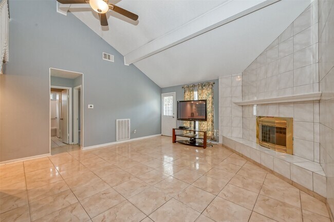 Building Photo - 2606 Quarry Hill Rd