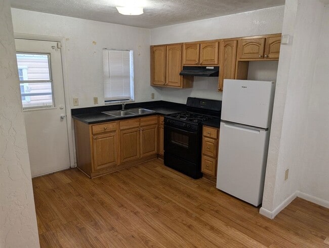 Building Photo - 601 Mcclure St