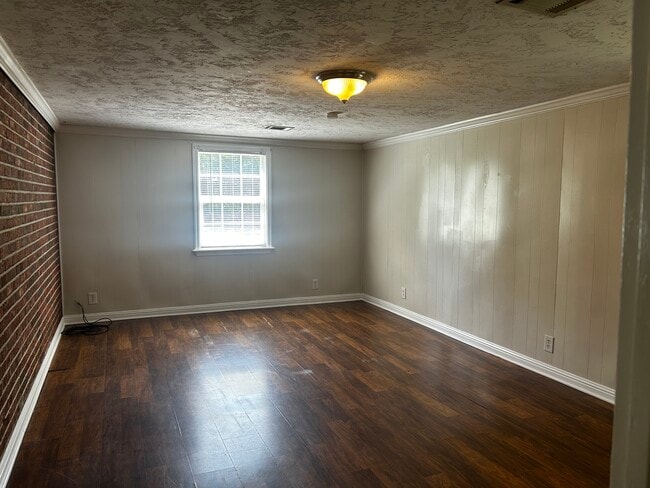 Building Photo - 461 Sweetwater Cir
