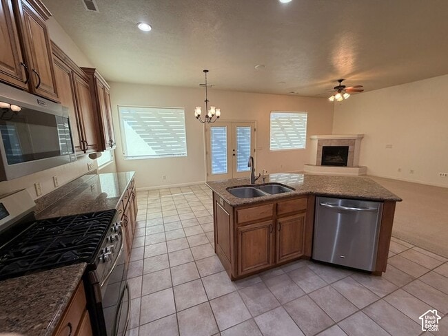 Building Photo - 2596 Hidden Canyon Dr