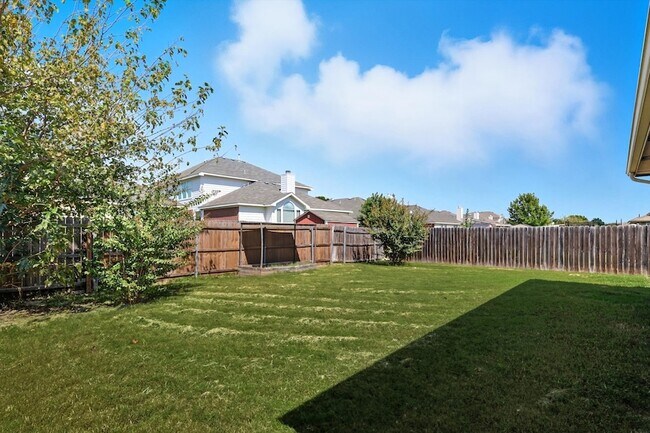 Building Photo - 512 Crescent Creek Ln