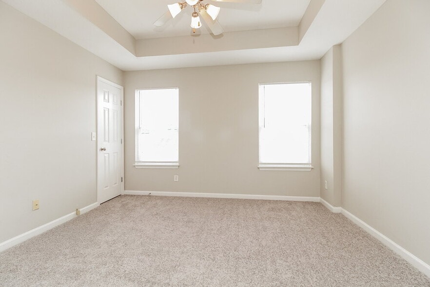 Building Photo - 8029 Logan Dr