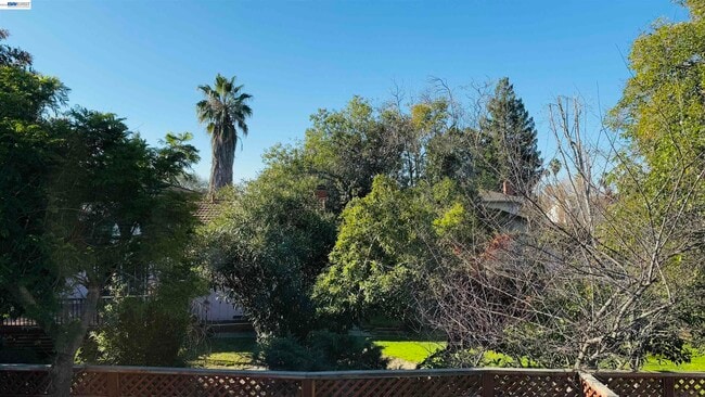 Building Photo - 157 El Dorado Common