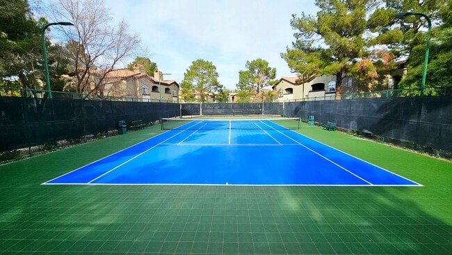 Building Photo - 2 Bed and 2 full Bathrooms Condo for Rent