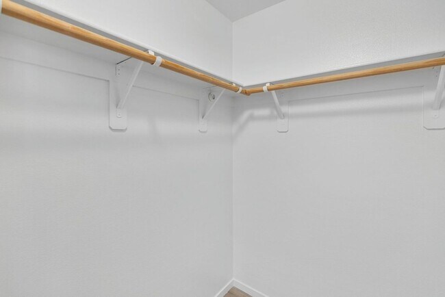 Building Photo - *VERY NICE CONDO IN GATED COMMUNITY !