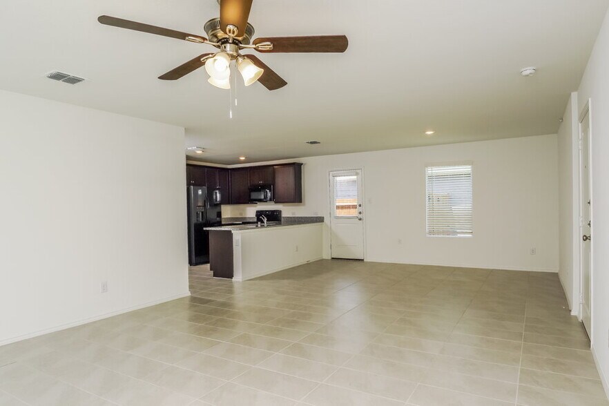 Building Photo - 5942 Wedgemere Dr