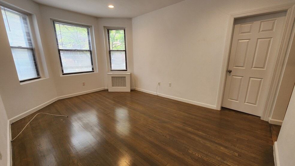 Building Photo - 54 Queensberry St