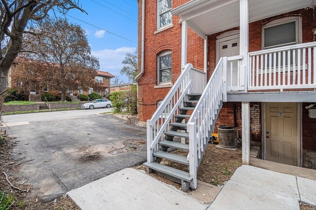 Building Photo - 3419 Dewey Ave