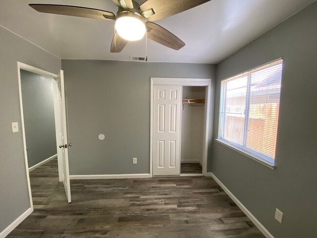 Building Photo - Newley Remodeled 3 BD 2 BA house on corner...