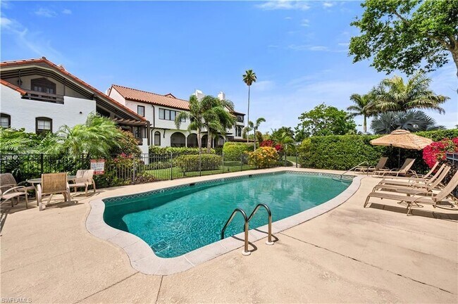 Building Photo - 5850 Pelican Bay Blvd