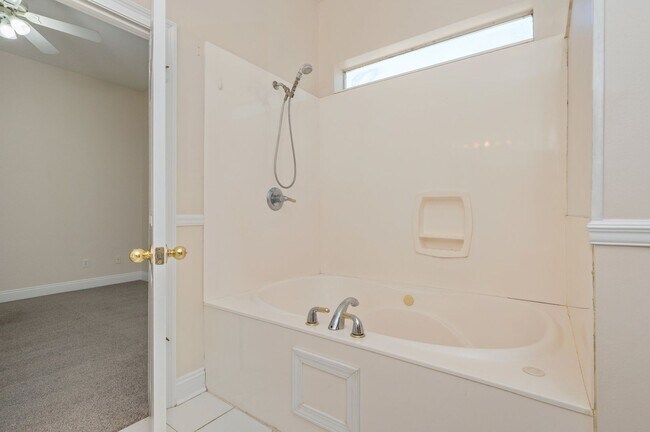 Building Photo - Lovely 3 Bedroom in the Heart of Niceville!