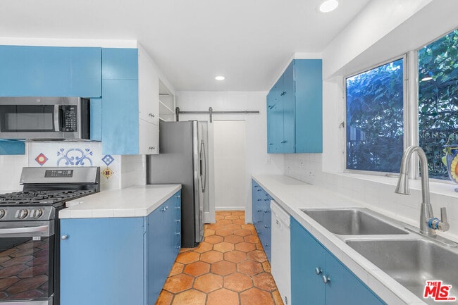 Building Photo - 1530 Valley View Rd