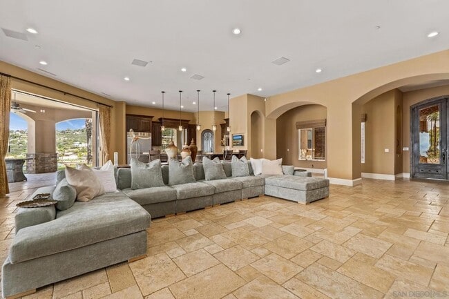 Building Photo - 208 Alicia Way