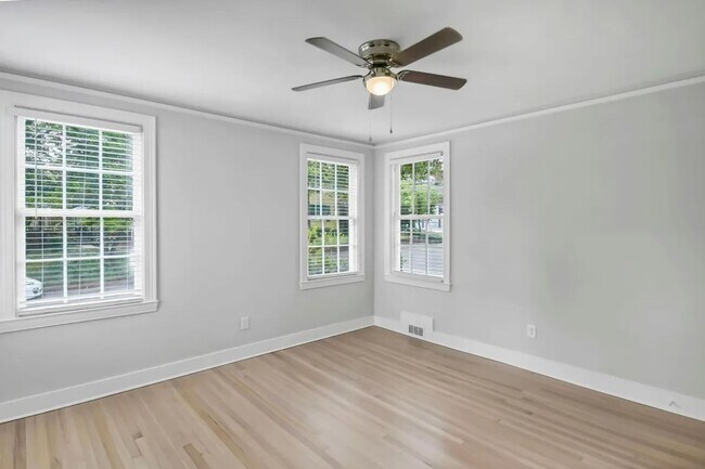 Building Photo - Pre-Leasing for the 26-27 School Year! - H...
