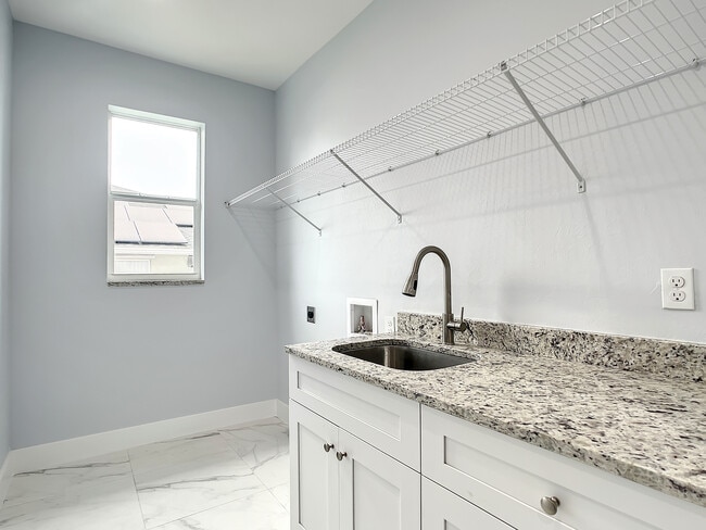 Building Photo - 2643 47th St SW