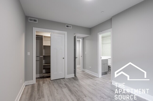 Building Photo - 1139 Oak Ave