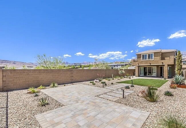 Building Photo - Summerlin Stunner- Spacious Backyard, Stri...