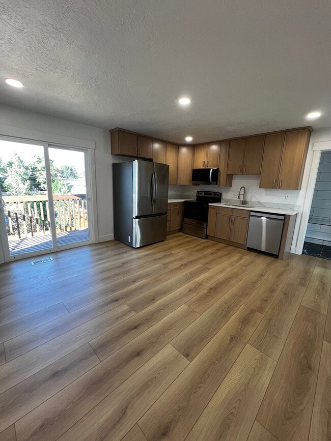 Building Photo - 1005 E Platinum Way