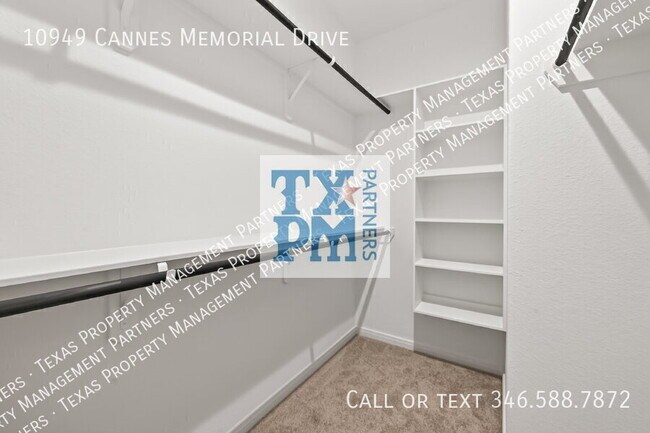 Building Photo - 10949 Cannes Memorial Dr