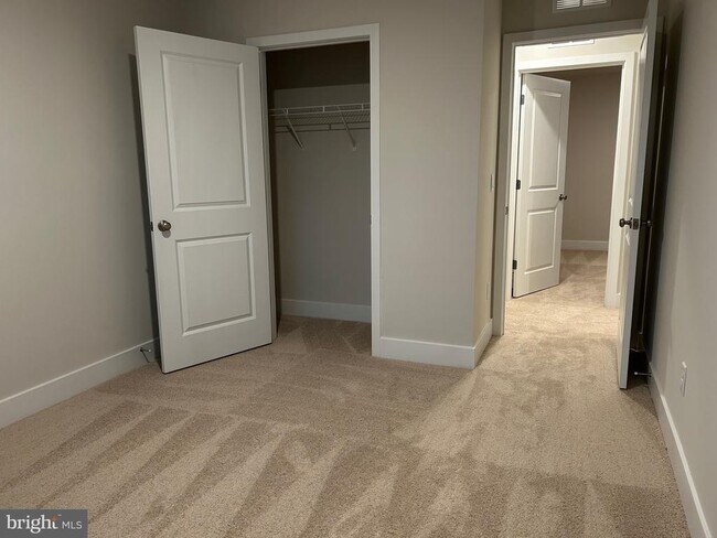 Building Photo - 140 Wappinger Ter