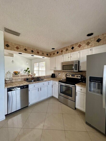 Building Photo - 53 Heather Cove Dr