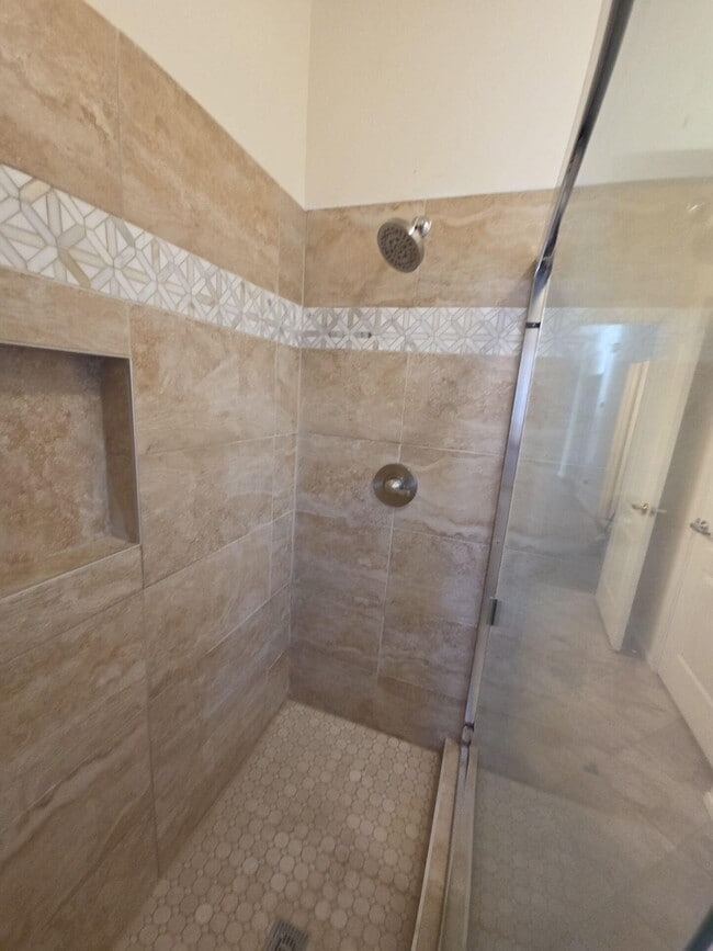 Building Photo - 40180 Eastwood Ln