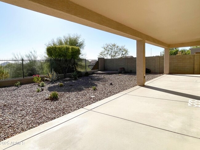 Building Photo - 2737 W Wayne Ln