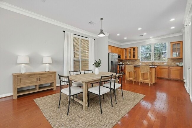 Building Photo - 3019 Clearview Cir