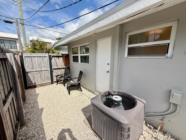Building Photo - Spacious 1 bed 1 bath unit in Victoria Park!