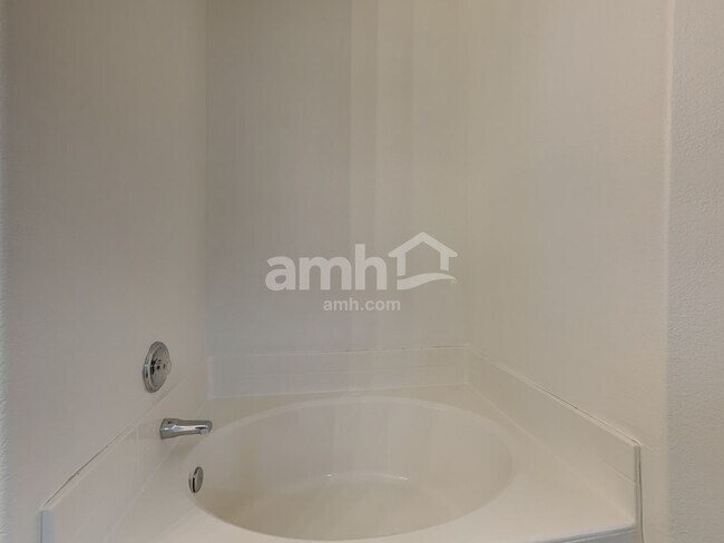 Building Photo - 6405 W Pioneer St