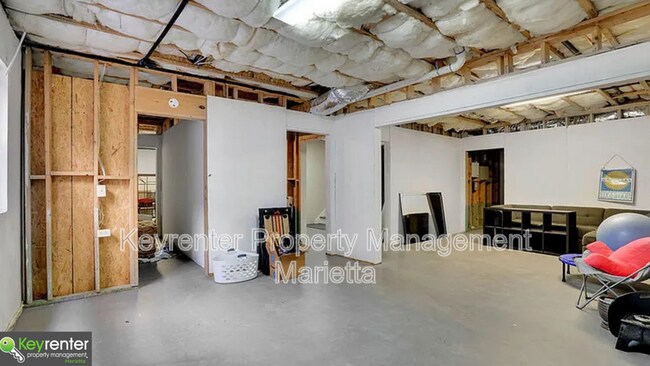 Building Photo - 4256 Weaver St SE