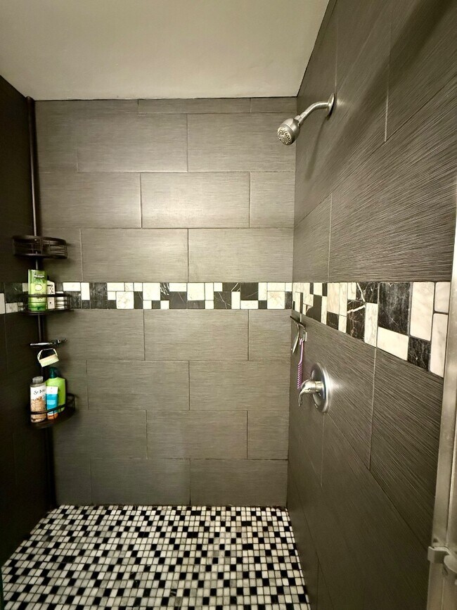 Building Photo - 7102 Mohawk St