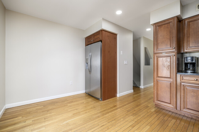 Building Photo - 28 3rd St