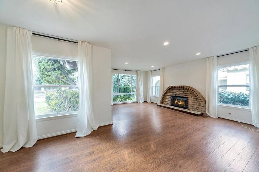 Building Photo - 22051 Crespi St