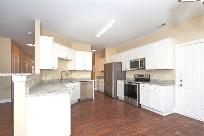 Building Photo - Welcome to this stunning 5 bedroom, 2.5 bath home nestled in the desirable location of Cornelius,...