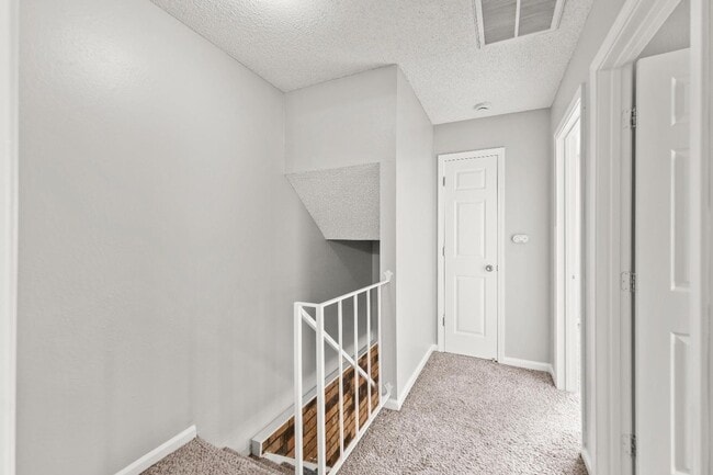 Building Photo - Remodeled 2 Bedroom Condo with Garage