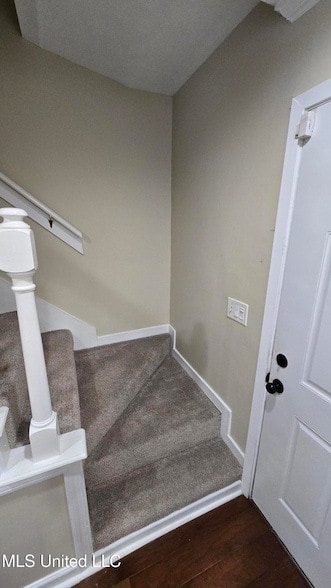 Building Photo - 933 Glastonbury Cir