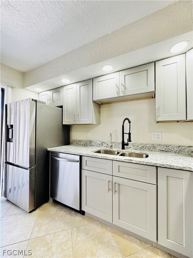 Building Photo - 5205 Cedarbend Dr