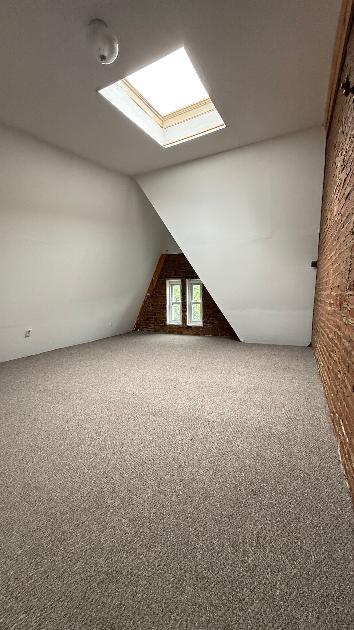 Building Photo - 318 S 42nd St