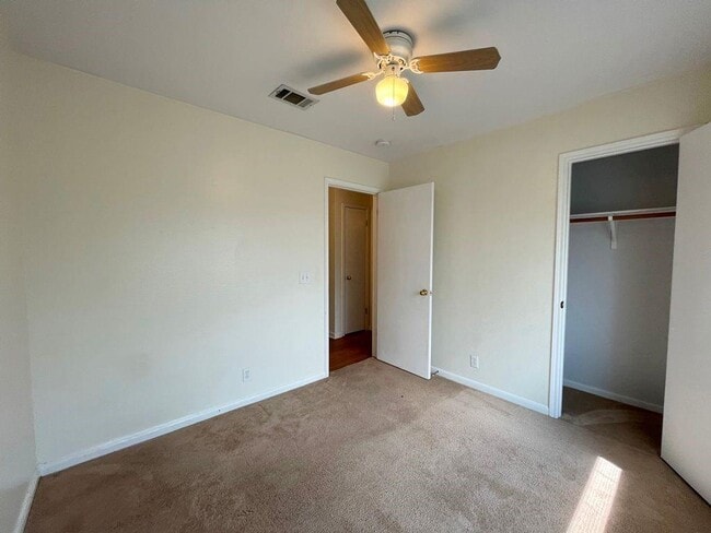 Building Photo - 205 Juniper Dr