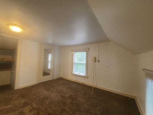 Building Photo - 2 Bedroom 1 Bath House -- outside of town -- Available 08/05/2026