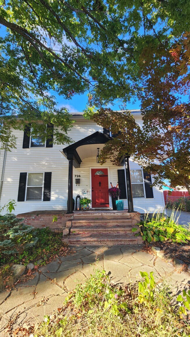 Building Photo - 627 Michigan St