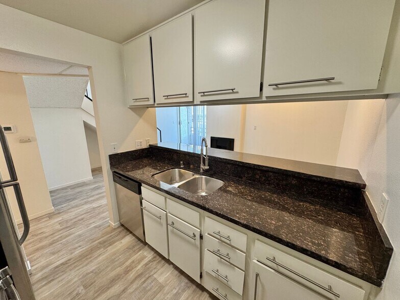 Building Photo - 3715 S Canfield Ave