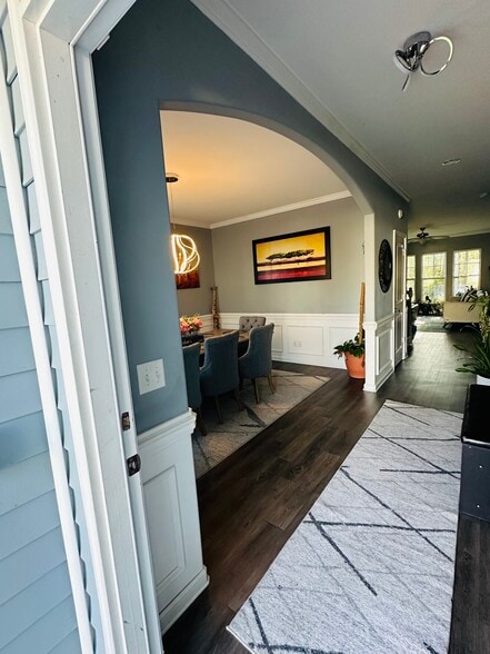 Building Photo - 226 Willow Point Cir